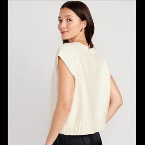 Old Navy V-Neck Sweater Vest Crème De La Crème Size L